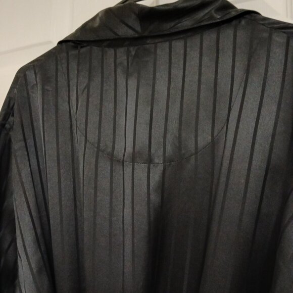 Majestic Black 💯 Silk Robe - Picture 7 of 8